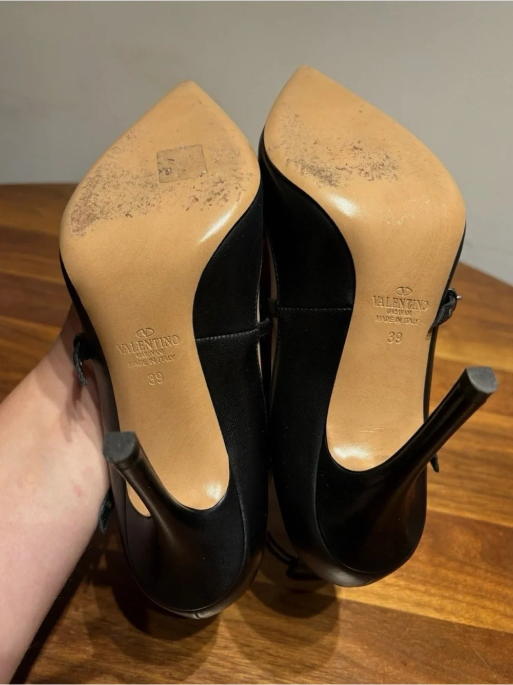 Valentino Garavani Love Latch Pumps Black Nude Leather Pointed Toe Heels EU39
